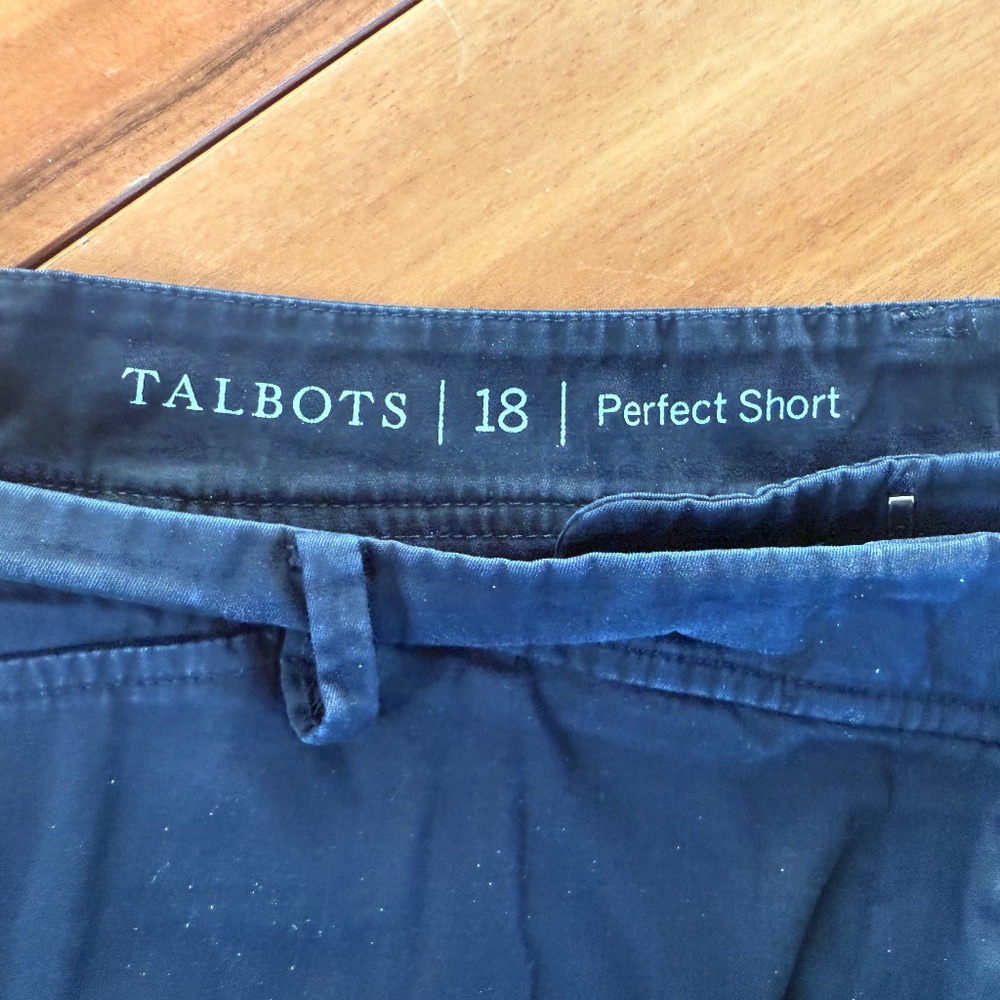 Women's Talbots Perfect Short BLACK size 18 - Picture 3 of 3